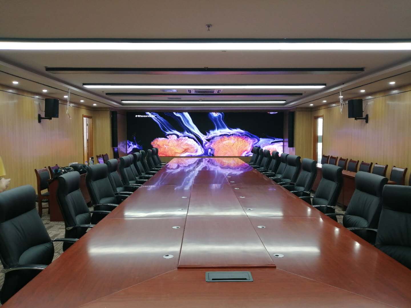 濰坊某事業(yè)單位音、視頻會議集成項目完工，會議辦公、音響系統(tǒng)、1.2小間距顯示系統(tǒng)完美融合